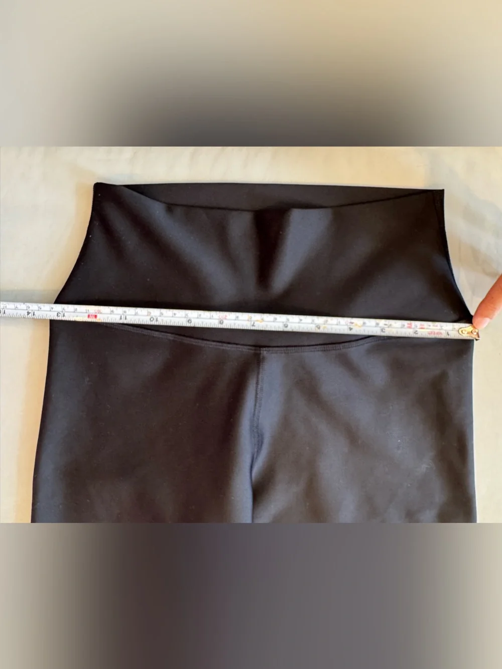 ALO Yoga 7/8 High-Waist Airlift Legging (Size M)